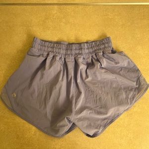 LULULEMON 2.5” hotty hot shorts